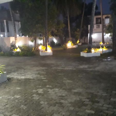 金仕顿酒店 基利巴斯戈达 外观 照片