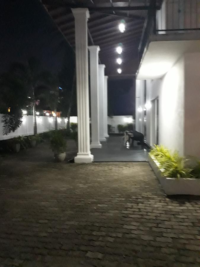 金仕顿酒店 基利巴斯戈达 外观 照片
