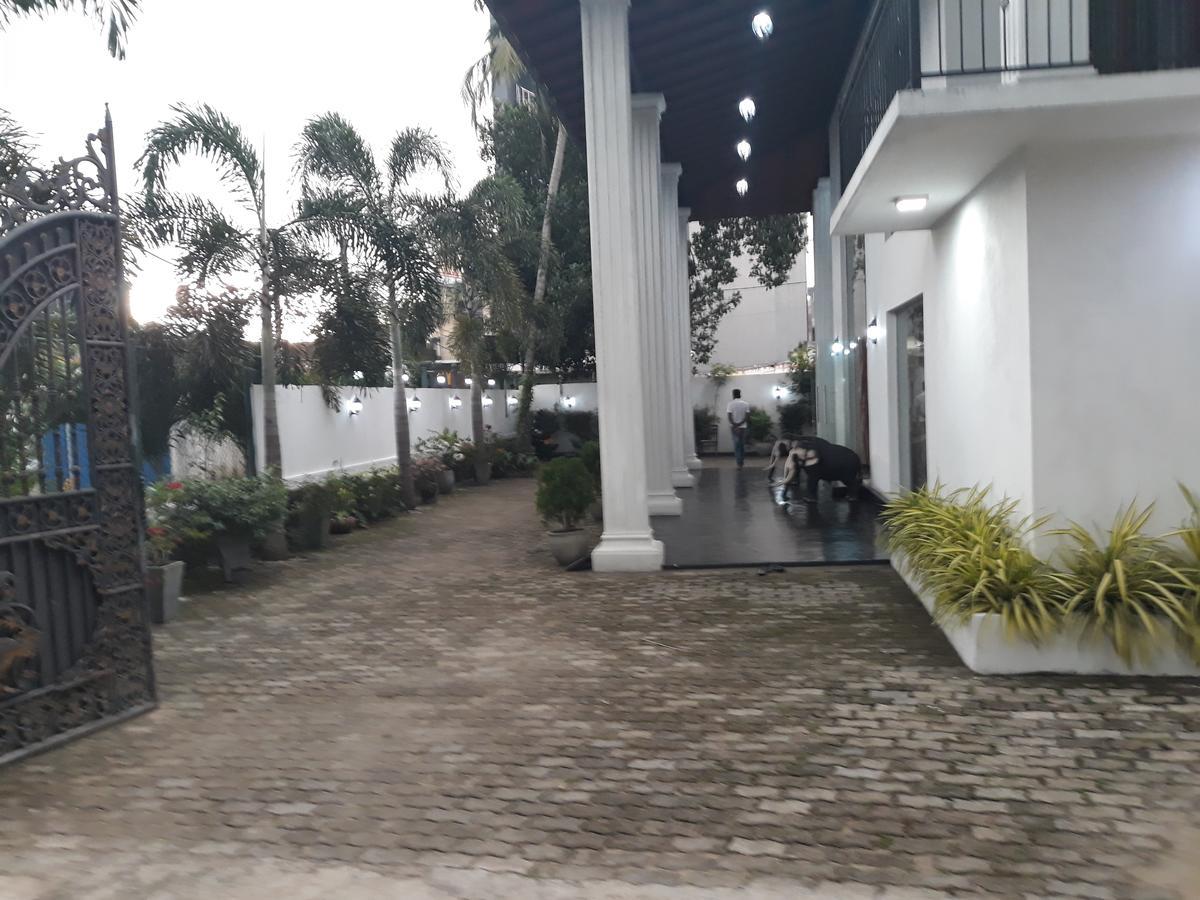 金仕顿酒店 基利巴斯戈达 外观 照片